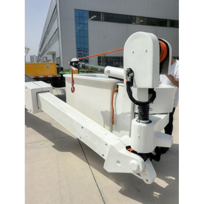 ISUZU Insulated Aerial Work Platform, 189 HP, 21