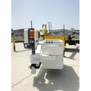 ISUZU Insulated Aerial Work Platform, 189 HP, 21