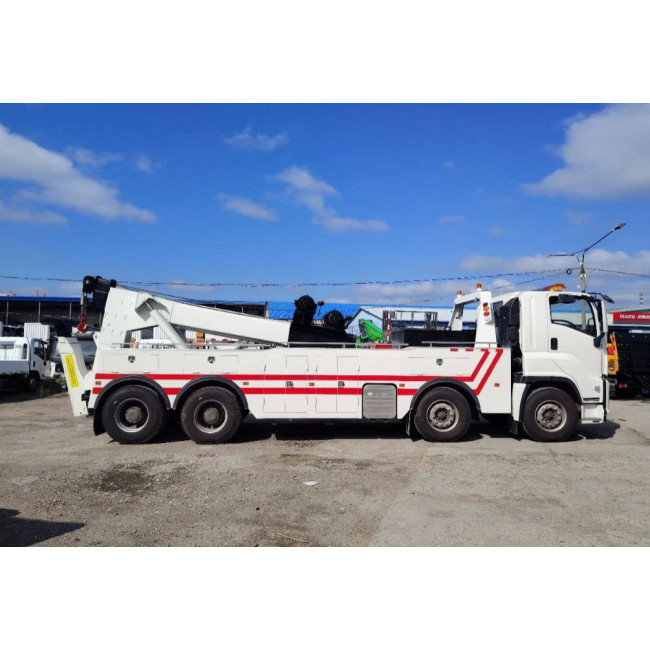 ISUZU GIGA 8x4 tow truck - 25 tons, 380 hp.