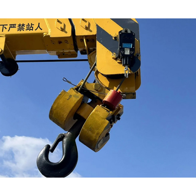 ISUZU ELF 100P, 4x2, 131 hp, 3.5 t onboard crane