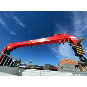 ISUZU GIGA 7-tonne on-board crane
