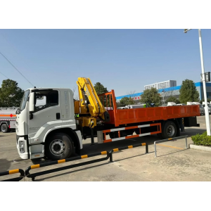ISUZU GIGA 12-tonne on-board crane