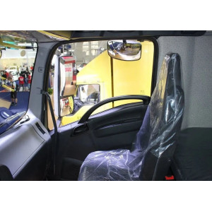 ISUZU GIGA tractor unit (white)
