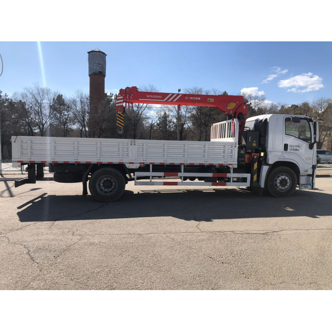 ISUZU GIGA 4x2 flatbed truck with a 7-ton crane, 205 hp.