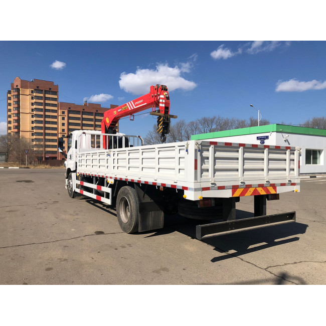 ISUZU GIGA 4x2 flatbed truck with a 7-ton crane, 205 hp.