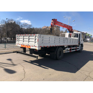 ISUZU GIGA 4x2 flatbed truck with a 7-ton crane, 205 hp.